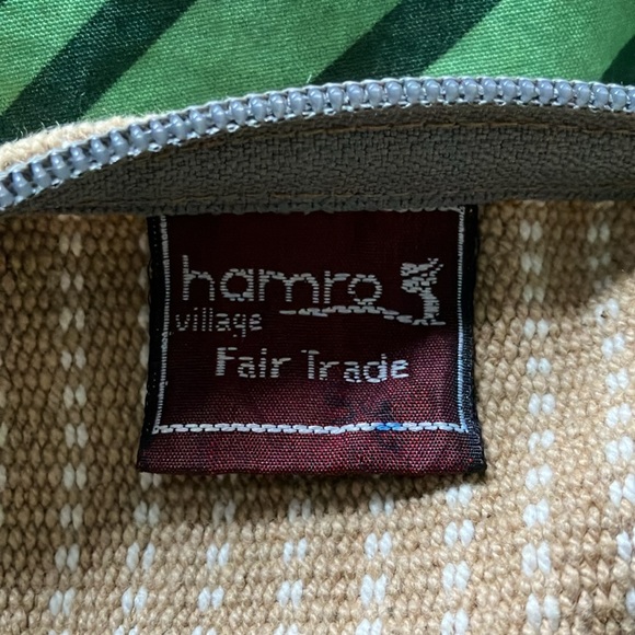 Fun and cute roomy summer hobo bag! With attached cute change purse. - Picture 2 of 4